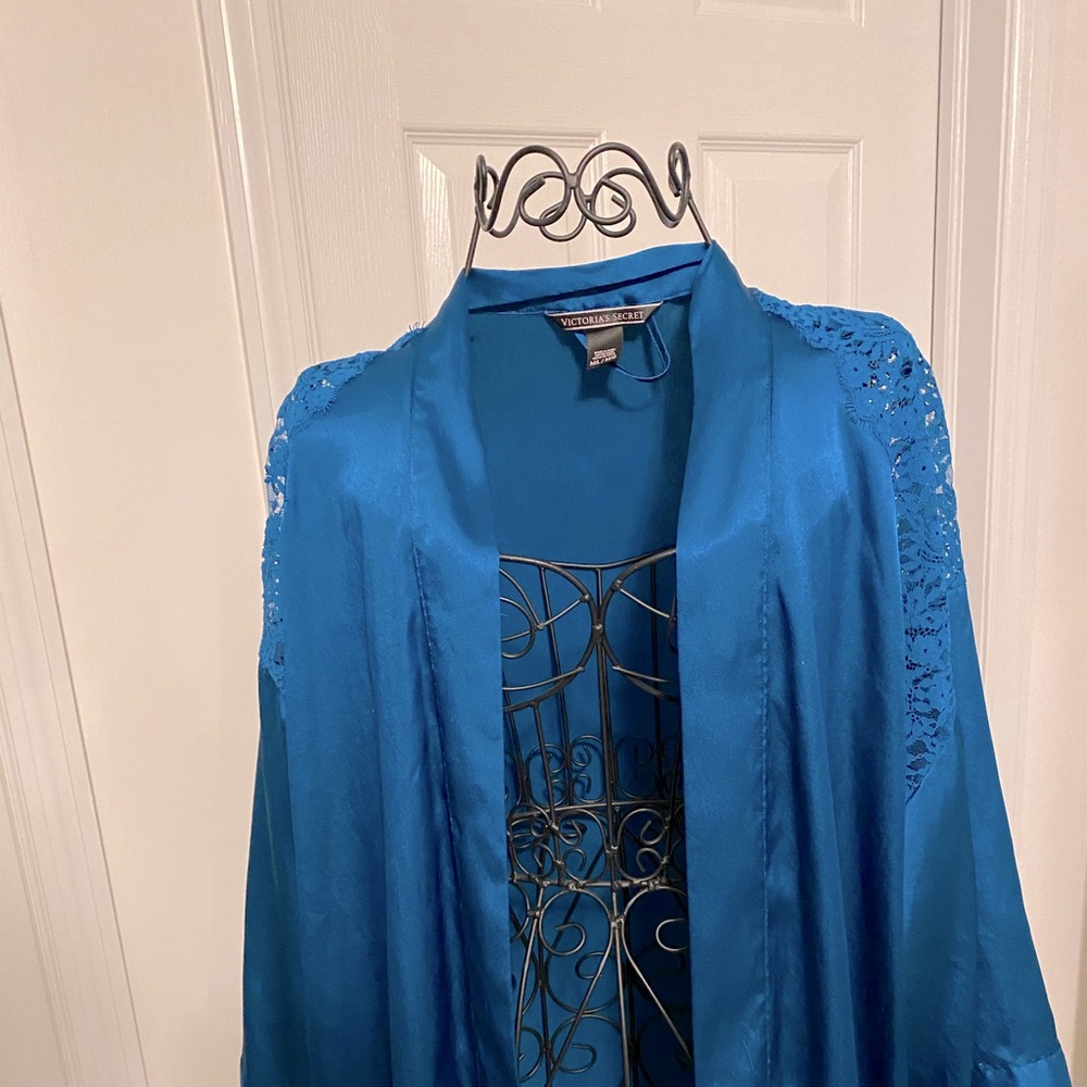 Vintage Victoria’s Secret robe!